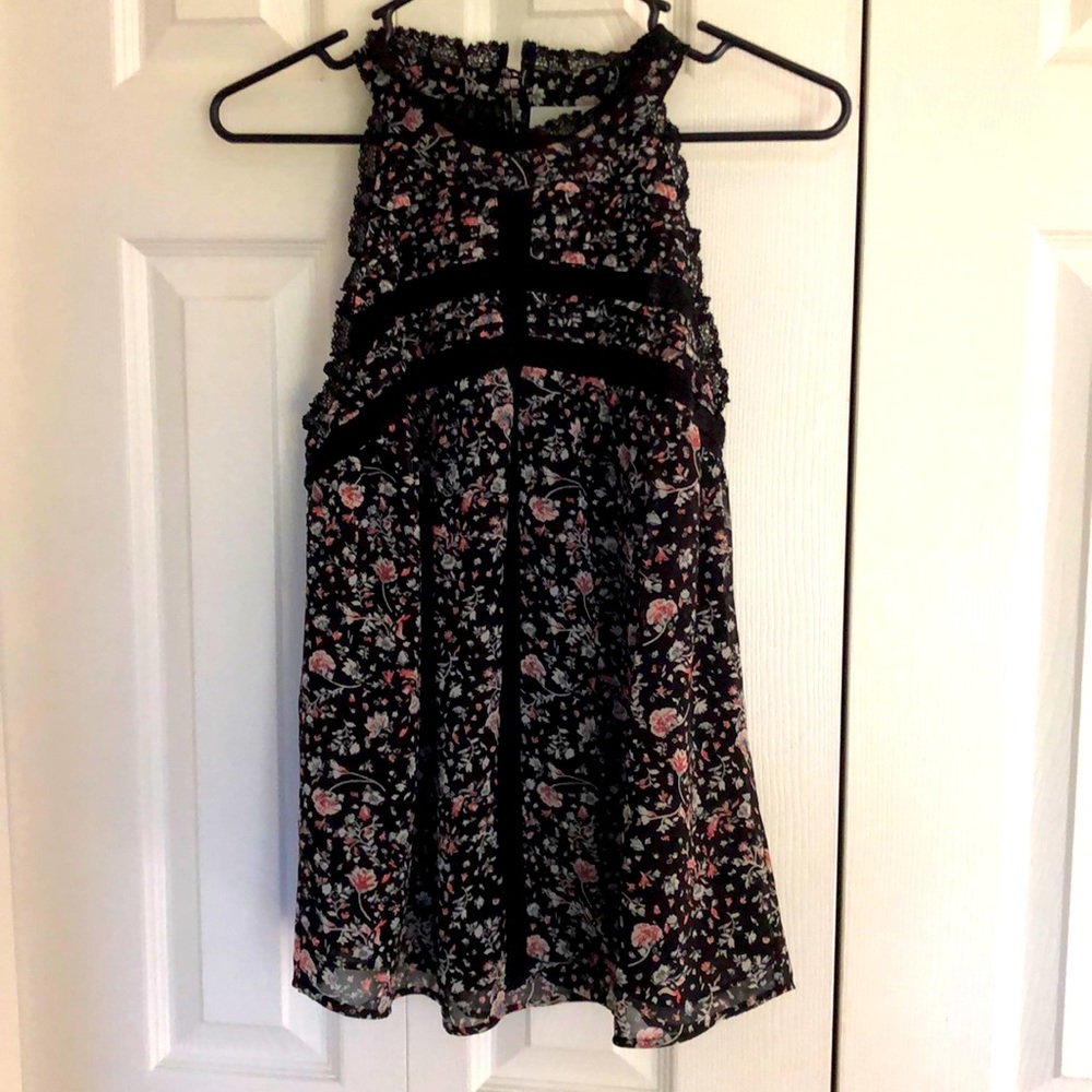 Floral sleeveless blouse tank. Maeve brand. Small.